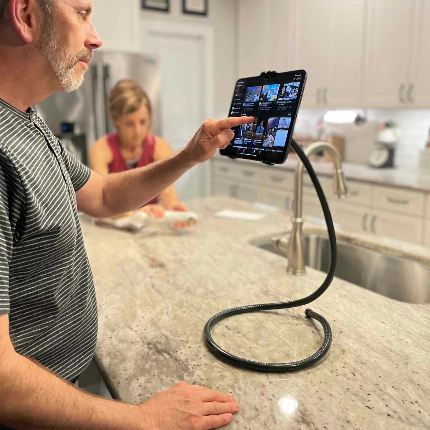 Stabile Coil PRO – Flexible Steel iPad Holder